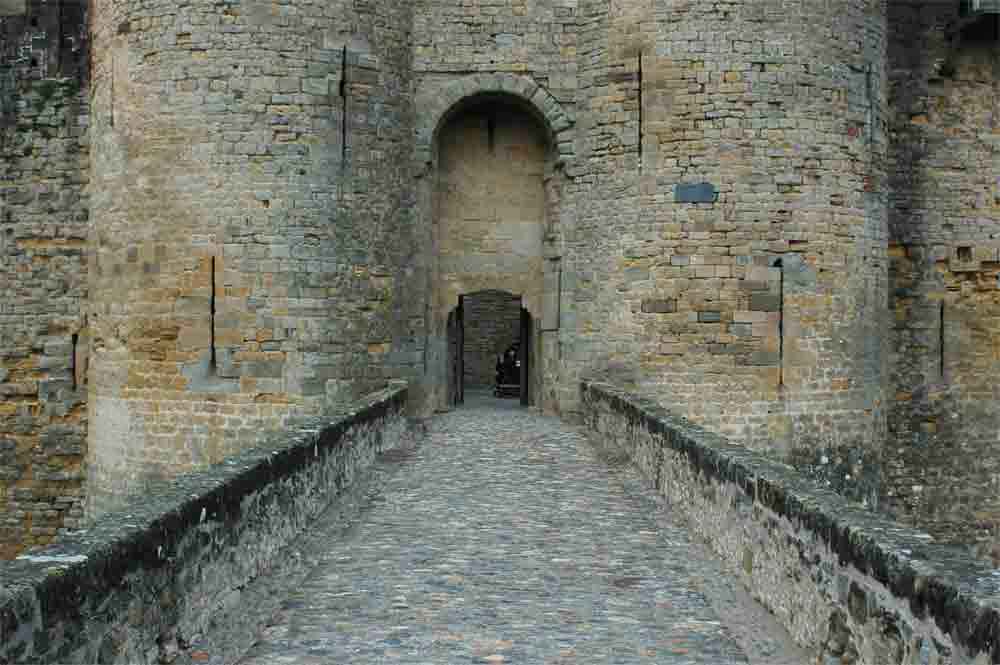 Francia - Carcassonne 12 - La Cité - castillo Vicomtal.jpg